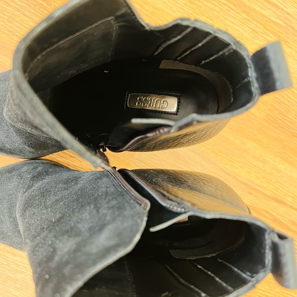 Guess - Picture 4 of 4